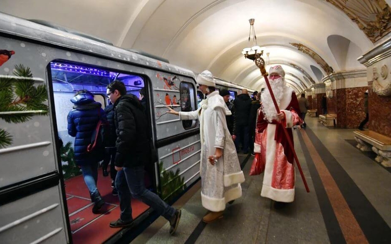 Режим работы метро и МЦК на новогоднюю ночь продлили в Москве